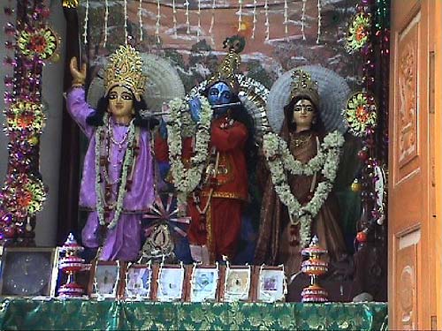 05_srigurugaurangaradhamadh
